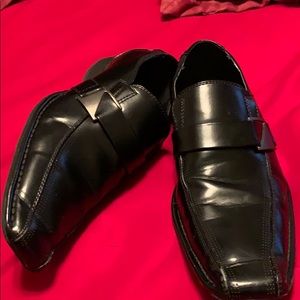 Men dressing shoe